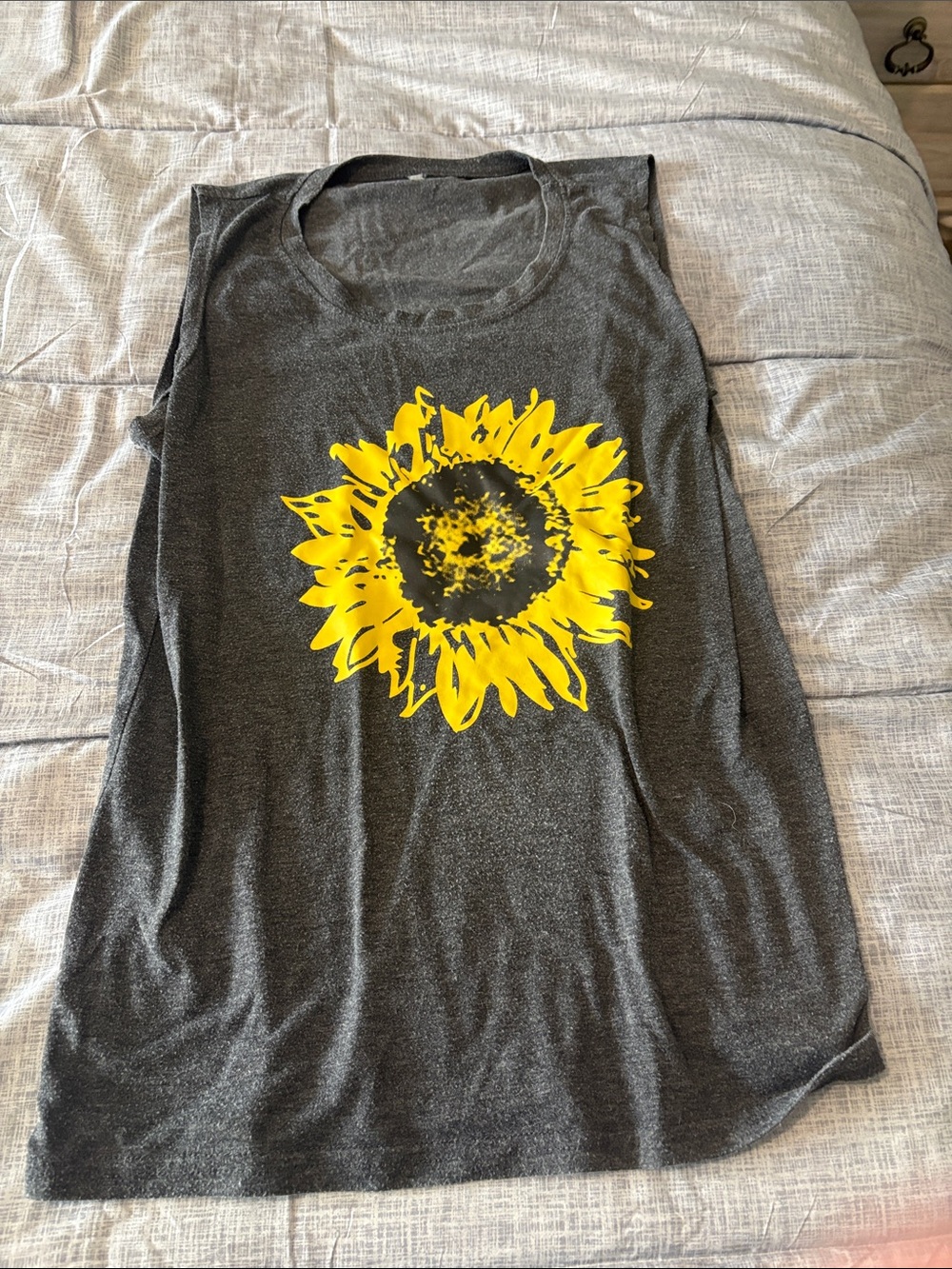 Women’s Gray Tank Top with Yellow Sunflower Graphic